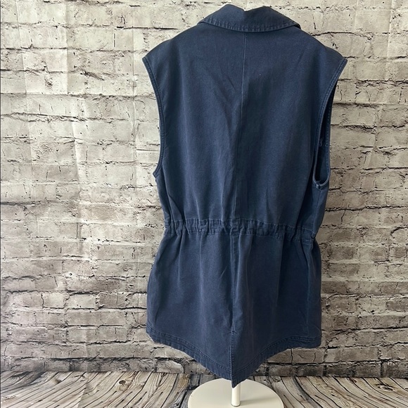 Sleeveless Blue Utility Vest - Picture 2 of 10